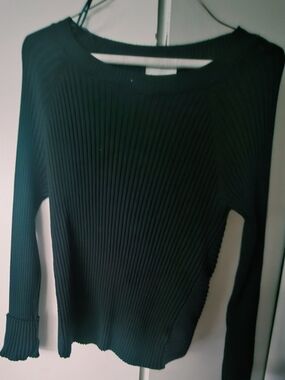 Women's Ribbed Long-Sleeve Sweater -V Kneck In Back Looks Great On!